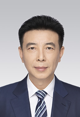 陳贄，男，漢族，1965年10月生，研究生學(xué)歷，中共黨員，現(xiàn)任人民日?qǐng)?bào)社編委委員、海外版編輯部總編輯。